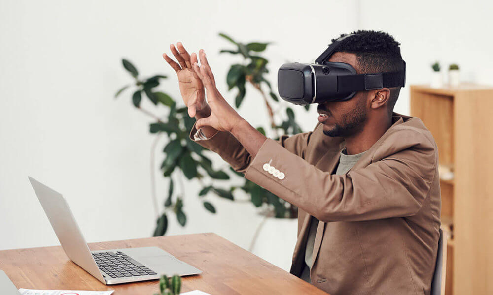 Exploring immersive virtual reality technology